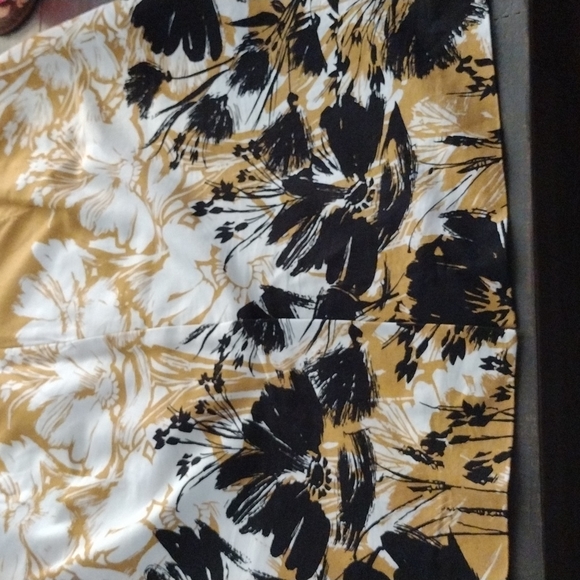 VAN HEUSEN Floral Midi Butterscotch, Blk,White SZ 10 - Picture 8 of 10